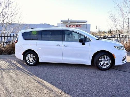 2024 Chrysler Pacifica Touring-L