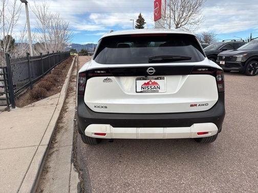 2025 Nissan Kicks SR