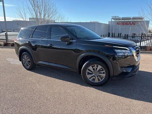 2025 Nissan Pathfinder S