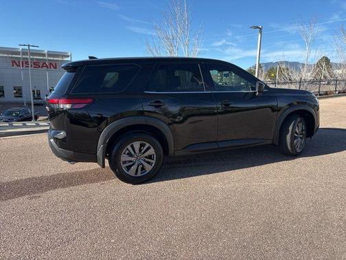 2025 Nissan Pathfinder S