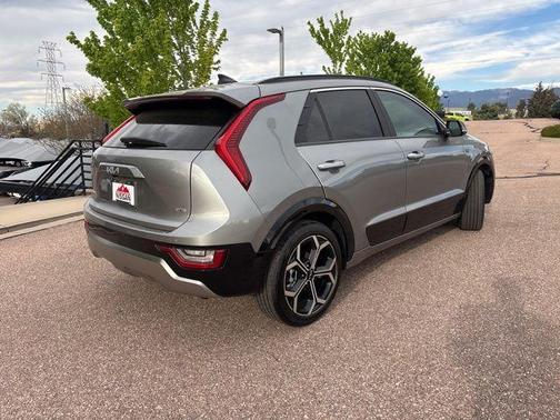 Steel Gray 2024 Kia Niro SX Touring