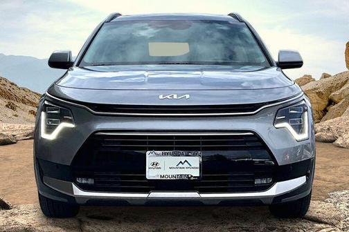 Steel Gray 2024 Kia Niro SX Touring