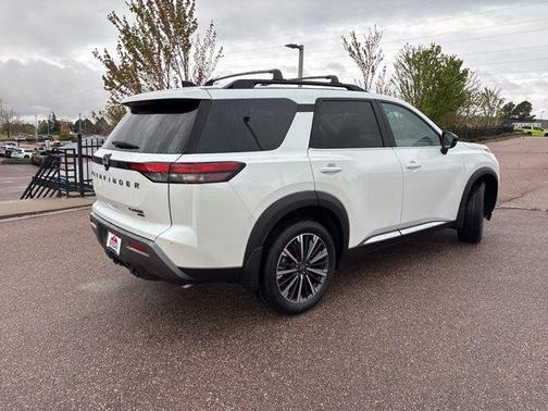 Everest White P 2026 Nissan Pathfinder Platinum