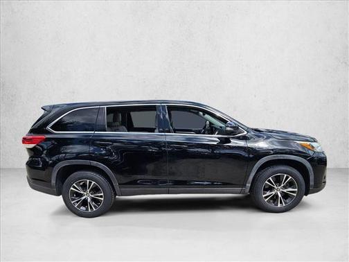 2019 Toyota Highlander LE I4
