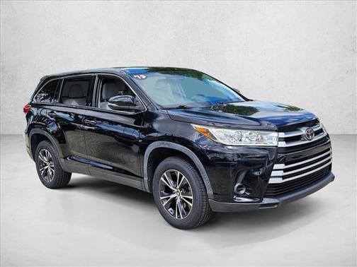 2019 Toyota Highlander LE I4