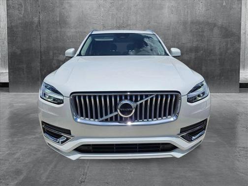 2025 Volvo XC90 B6 Plus 6-Seater