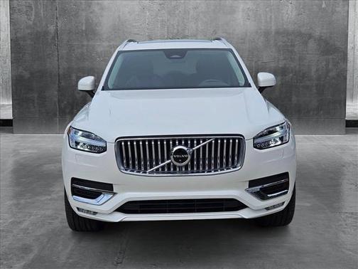 2025 Volvo XC90 B6 Plus 6-Seater