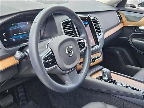 2025 Volvo XC90 B6 Plus 6-Seater