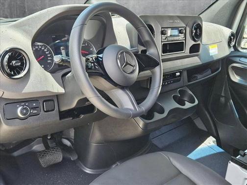 2025 Mercedes-Benz Sprinter 2500 Standard Roof