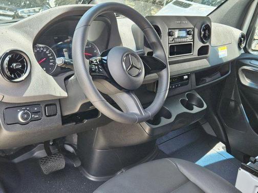2025 Mercedes-Benz Sprinter 2500 Standard Roof