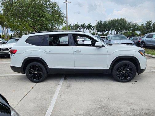 2022 Volkswagen Atlas 3.6L SE w/Technology
