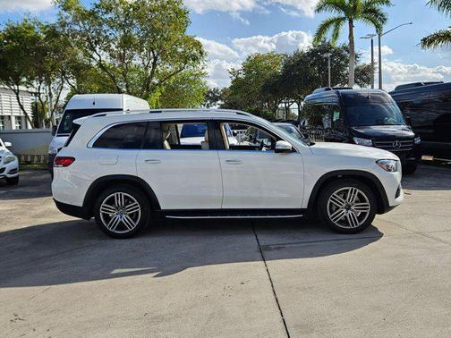 2023 Mercedes-Benz GLS 450 4MATIC