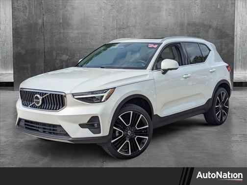 2024 Volvo XC40 B5 Ultimate Bright Theme