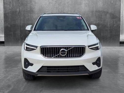 2024 Volvo XC40 B5 Ultimate Bright Theme