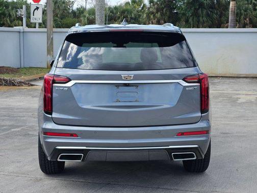 2022 Cadillac XT6 Luxury FWD