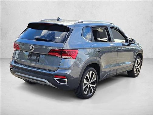 Platinum Gray Metallic 2022 Volkswagen Taos 1.5T SE