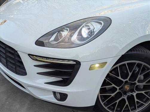 2017 Porsche Macan Base