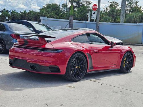 2021 Porsche 911 Carrera