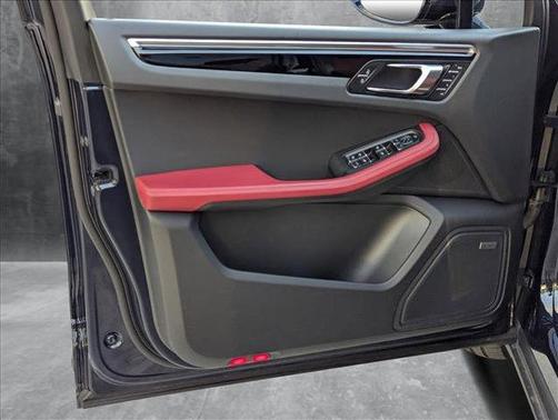 2022 Porsche Macan Base