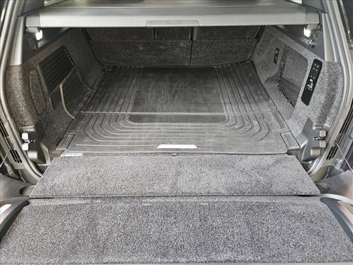 2025 Land Rover Range Rover P615 SV