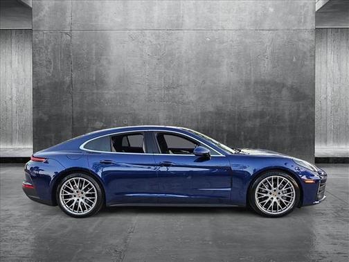 2024 Porsche Panamera 4