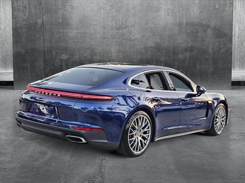 2024 Porsche Panamera 4