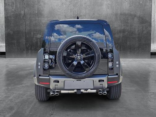 2025 Land Rover Defender 110 V8