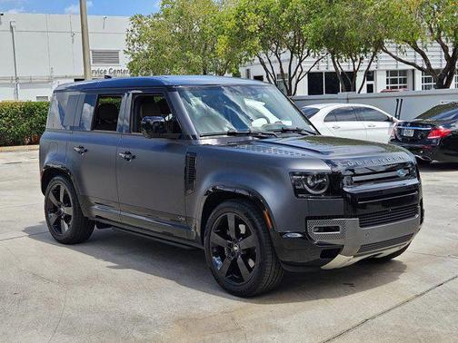 2025 Land Rover Defender 110 V8