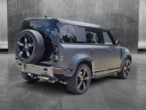 2025 Land Rover Defender 110 V8