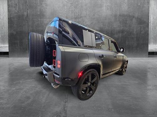 2025 Land Rover Defender 110 V8