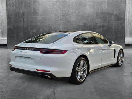 2018 Porsche Panamera 4