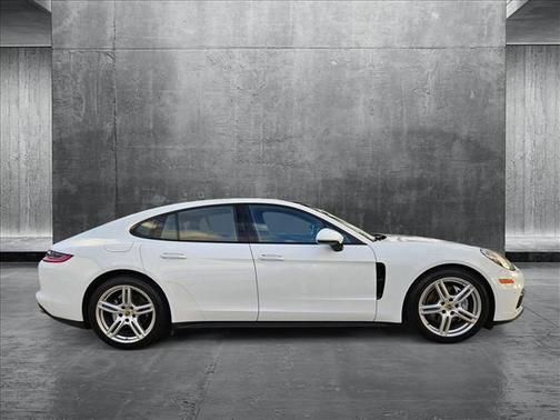2018 Porsche Panamera 4