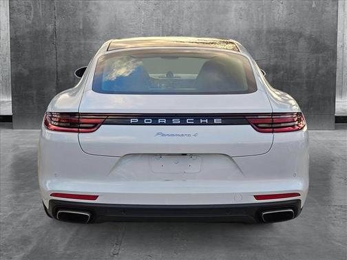 2018 Porsche Panamera 4