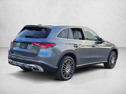 Selenite Grey Metallic 2023 Mercedes-Benz GLC 300 4MATIC