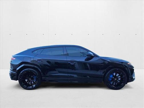 2022 Lamborghini Urus AWD