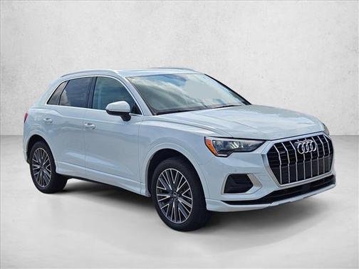 Ibis White 2022 Audi Q3 40 Premium