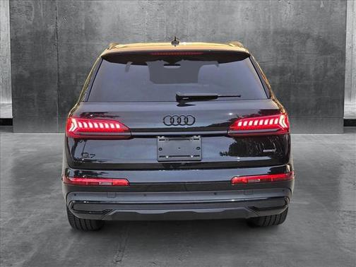 2022 Audi Q7 55 Premium Plus