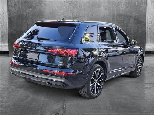 2022 Audi Q7 55 Premium Plus