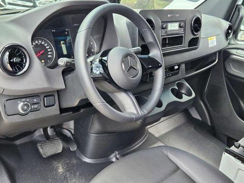 2025 Mercedes-Benz Sprinter 2500 Standard Roof
