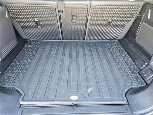 2023 Land Rover Defender 110 V8