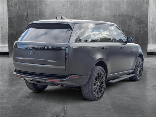 2024 Land Rover Range Rover P530 SE