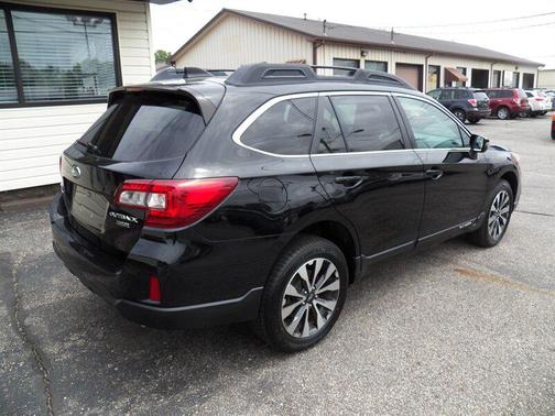 Crystal Black Silica 2016 Subaru Outback 3.6R Limited