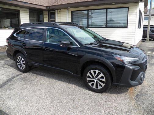 Crystal Black Silica 2024 Subaru Outback Premium