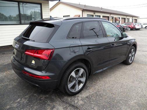 Manhattan Gray Metallic 2020 Audi Q5 45 Premium