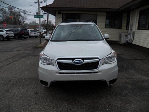 Crystal White Pearl 2016 Subaru Forester 2.5i Premium