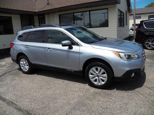 Ice Silver Metallic 2017 Subaru Outback 2.5i Premium