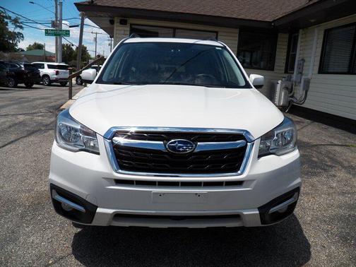 Crystal White Pearl 2018 Subaru Forester 2.5i Limited