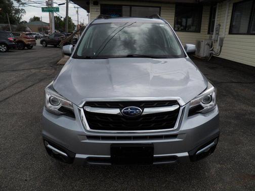 Ice Silver Metallic 2017 Subaru Forester 2.5i Touring