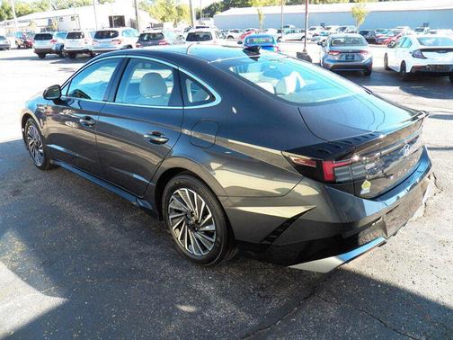 2024 Hyundai SONATA Hybrid SE