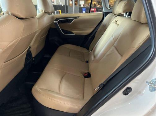 2019 Toyota RAV4 Hybrid LE